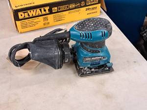 lot 225 image: Makita Finishing Palm Sander BO4556