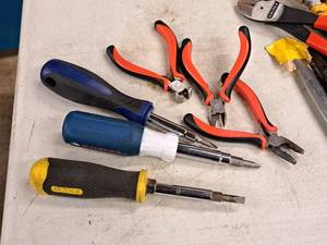 lot 231 image: Lot of (6) Hand Tools - Small Snips  Pliers (x3), Interchangeable Hex Head Drivers (x3)