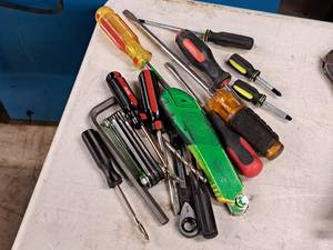 lot 232 image: Lot of (15) Hand Tools - Screwdrivers, Wrenches (assorted)