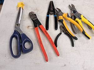 lot 233 image: Lot of (7) Hand Tools - Cutters, Strippers, Scissors (assorted)