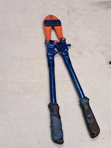 lot 250 image: 18 Bolt Cutter
