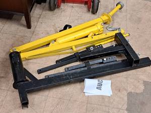 lot 211 image: Hitch Mounted Truck Crane  Engine Lift   Engine Hoist