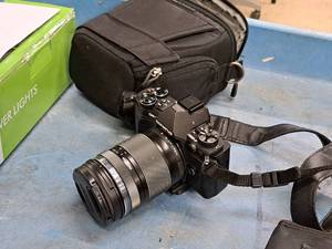 lot 272 image: Olympus E-M5II Digital Camera OM-D with 14-150mm Lens, Camera Case