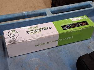 lot 273 image: Solar Lily Flower Lights 4-pack