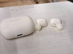lot 280 image: Heyday Ear Buds (White)