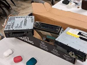 lot 281 image: Lot of (3) Car Stereo - JVC CD Receiver KD-R620, Sony CDX-4180, Pioneer KE-1900