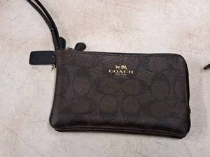 lot 291 image: Coach Womens Clutch