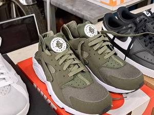 lot 309 image: Nike Air Huarache Size 12 Mens Shoes