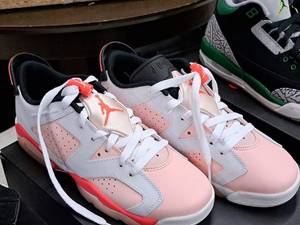 lot 320 image: Nike Air Jordan 6 Retro Low (GS) Size 6Y Youth Shoes