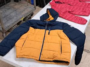 lot 327 image: Nautic Size Large Hooded Winter Jacket