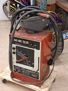 lot 206 image: AC-DC 250 Amp Welder with Mask, Gloves, Extension Cord