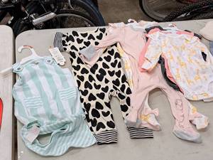 lot 334 image: Lot of (7) Size 6 to 9 Months Baby Clothes