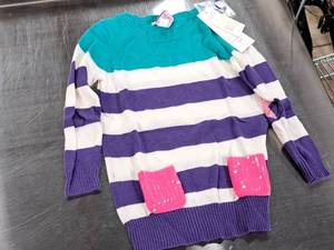 lot 342 image: Lot of (1) Design 365 Size 3T Girls Sweater