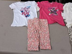 lot 345 image: Size 4T Toddlers Clothes - (2) T-shirts and (1) Bottom