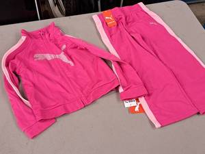 lot 347 image: Puma Size 4T Girl Toddlers Outfit - Sweatsuit  Top and Bottom