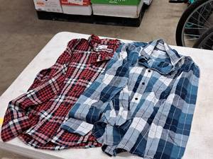 lot 348 image: Sonoma Size One Large, One X-Large Boys Youth Long Sleeve Button Down Shirts