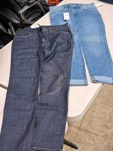 lot 359 image: Lot of (2) Size 32 Skinny Mens Jean