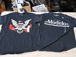 lot 365 image: Lot of (2) Size Small Mens T-Shirts