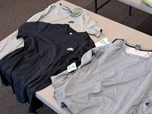 lot 370 image: Lot of (3) Nike Size Medium Mens Shirts