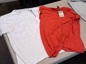 lot 374 image: Lot of (2) Size X-Large Mens Shirts