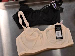 lot 377 image: Lot of (2) Size 36D Womens Bra