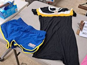 lot 401 image: Size Large Womens Apparel - Shorts and Top