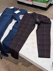 lot 384 image: Lot of (2) Size 8P Womens Pant