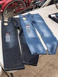 lot 388 image: Lot of (2) Wrangler Slim Straight Size 10R Womens Jeans