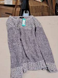 lot 399 image: Fate Size Medium Womens Pullover Sweater