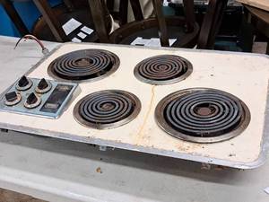 lot 460 image: General Electric Electric Stove Insert  4 Burner