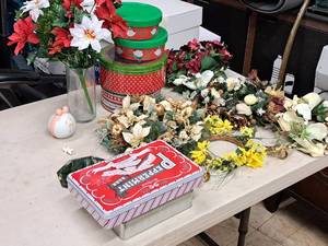 lot 459 image: Lot of (15) Christmas Dcor (assorted)