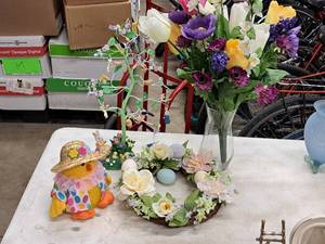 lot 458 image: Lot of (4) Easter Dcor (assorted)