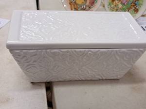 lot 449 image: Real Home Decorative Home Dcor Earthenware Container with Lid