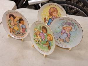 lot 448 image: Collectors Plates - Love Comes In All Sizes Mothers Day 1984, Love is a Song for Mother Mothers Day 1983, Cherised Moments Mothers Day 1981, Little Things Mothers Day 1982