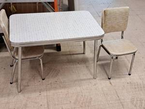 lot 464 image: Childrens Table with (2) Chairs
