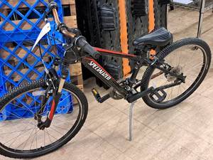 lot 468 image: Specialized 20 Mens Trail Bike 14 BlackRed Frame