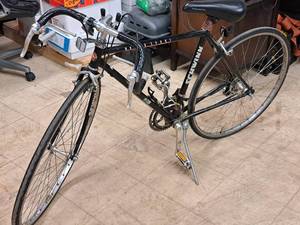 lot 470 image: Schwinn 24 Mens 10-speed Street Bike 20 Black Frame