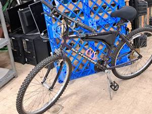 lot 477 image: Schwinn Sidewinder 22 Mens Trail Bike 20 Black Frame