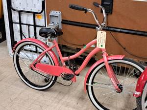 lot 487 image: Huffy Cranberry 20 Womens Single-speed Street Bike 16 Peach Frame