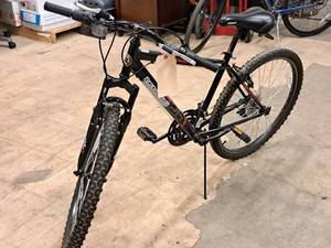 lot 492 image: Roadmaster Granite Peak 22 Mens Trail Bike 18 Black Frame