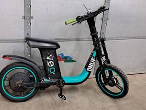 lot 494 image: Veo Electric Scooter