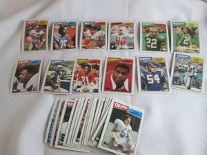 lot 6 image: 1987 Topps Football  Cards...