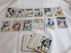 lot 39 image: 1982 Topps Football Cards...