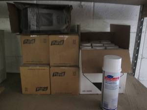 lot 253 image: Purell dispensers and Diversey Foam...