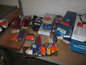 lot 256 image: Lot of flooring tools and supplies...