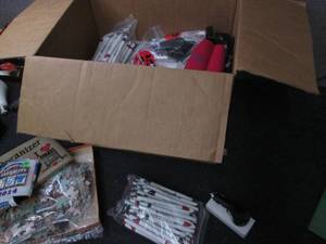 lot 267 image: Resale box containing pens, Auto US...