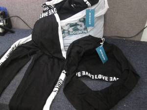 lot 308 image: Large lot of  new ladies leggings a...