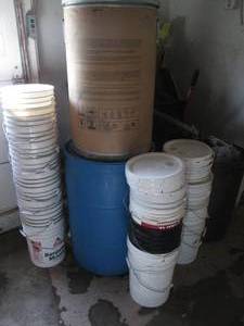 lot 329 image: Lot of 5 gallon pails with a plasti...