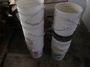 lot 330 image: Lot ot 5 gallon pails...