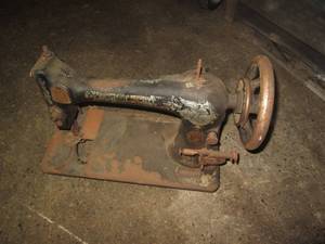 lot 342 image: Vintage Singer sewing machine for p...